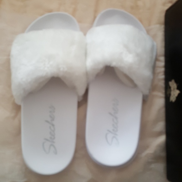 Skechers slides - Picture 3 of 3
